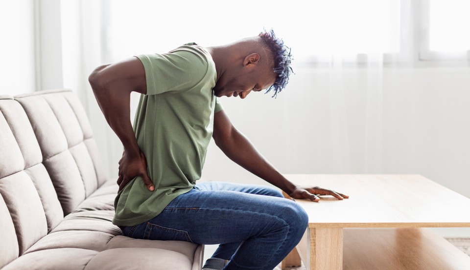 Dores nas Costas em Jovens: Causas, Cuidados e Prevenção